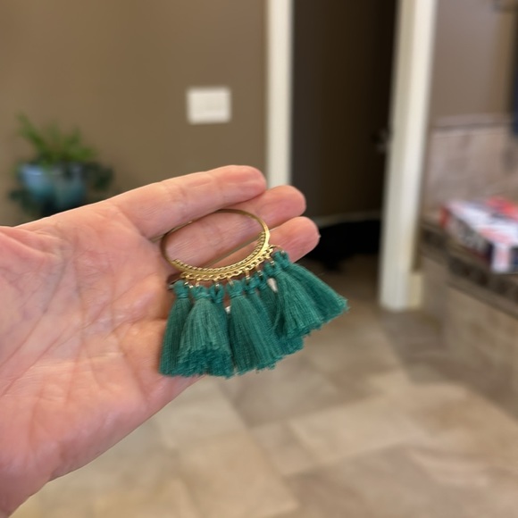Gold and green tassel earrings - Picture 3 of 3